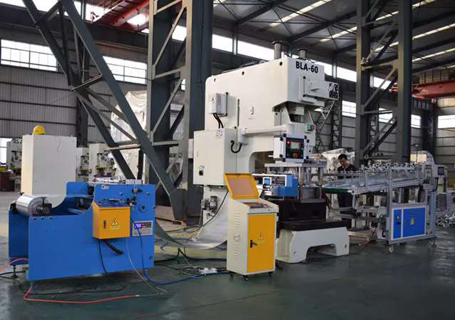 Máquinas y equipos de línea de producción de envases de alimentos de papel de aluminio(图4)